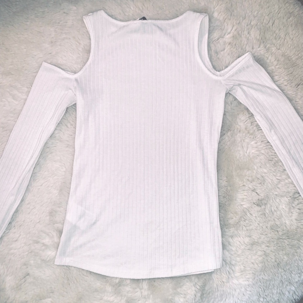 —> WHITE, LONG SLEEVE, SHOULDER CUT